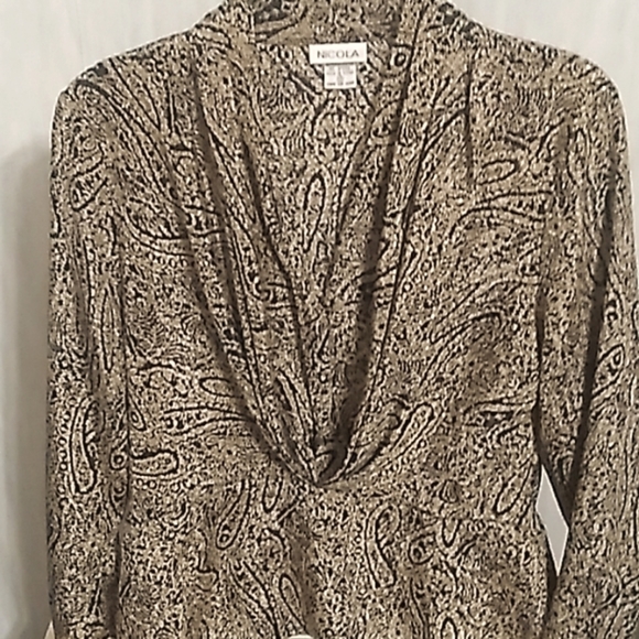 NICOLA Tops - Like New Nicola Small/Medium Tan Black Design Lon Sleeves Top